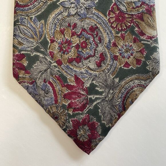 Vintage Oleg Cassini Tie Green Floral 100% Silk Tie - Picture 6 of 7